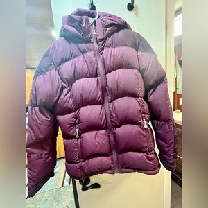 Mountain Hardwear Hooded Down Women’s coat Size Medium
